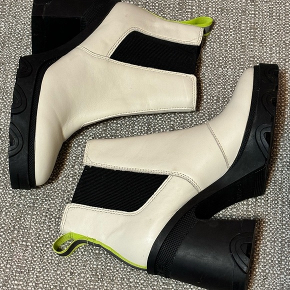 Sorel Brex Heel Lug Sole Chelsea Boots 6.5 Off White - Picture 2 of 8